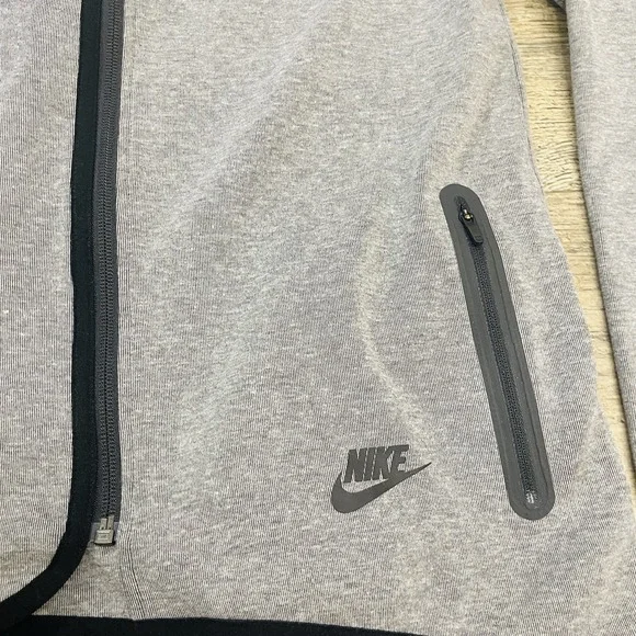 Nike Sportswear Tech Fleece Full Zip Cape Grey Women's Hoodie Size LG NWT - Picture 3 of 5